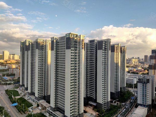 昆明五华泛亚科技新区万科城阅峰上宜家家居旁万科城三期精装3室带