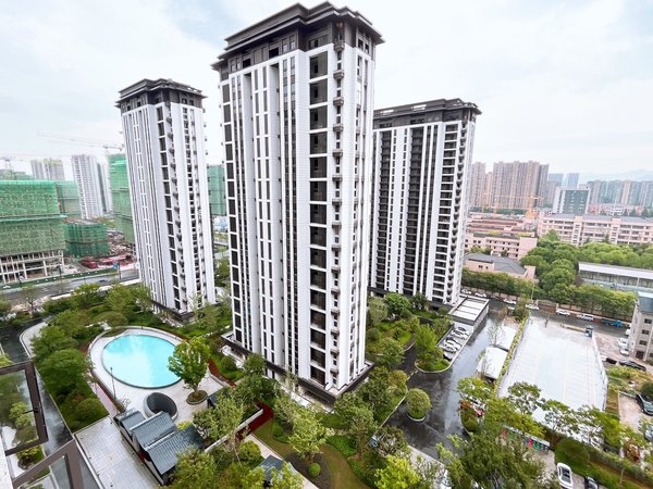 杭州临安临安城区苕溪学府8月新上,高楼层,电费5毛,拎包入住,停车方便