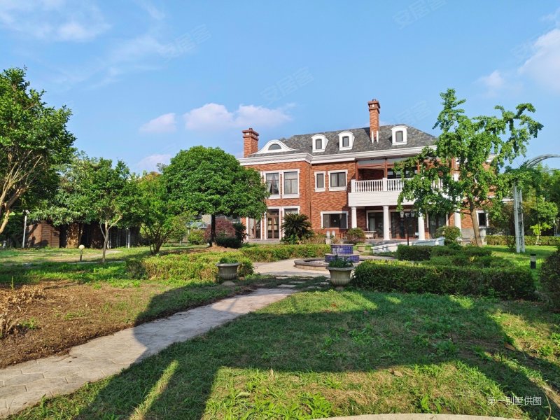 世茂佘山庄园(一期)6室3厅8卫885.89㎡南北10500万