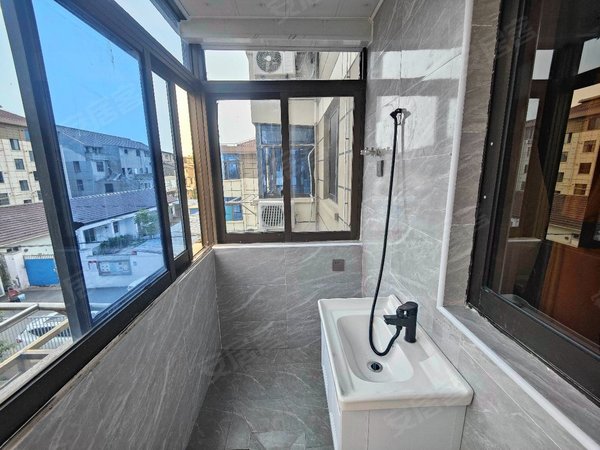 上海奉贤南桥申隆二村自建房申龙精装修一室户朝南主卧配套设施齐全