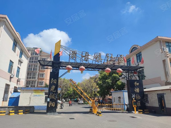 青岛城阳夏庄前古镇小区前古镇低楼层精装套三南北通透家具齐全1200