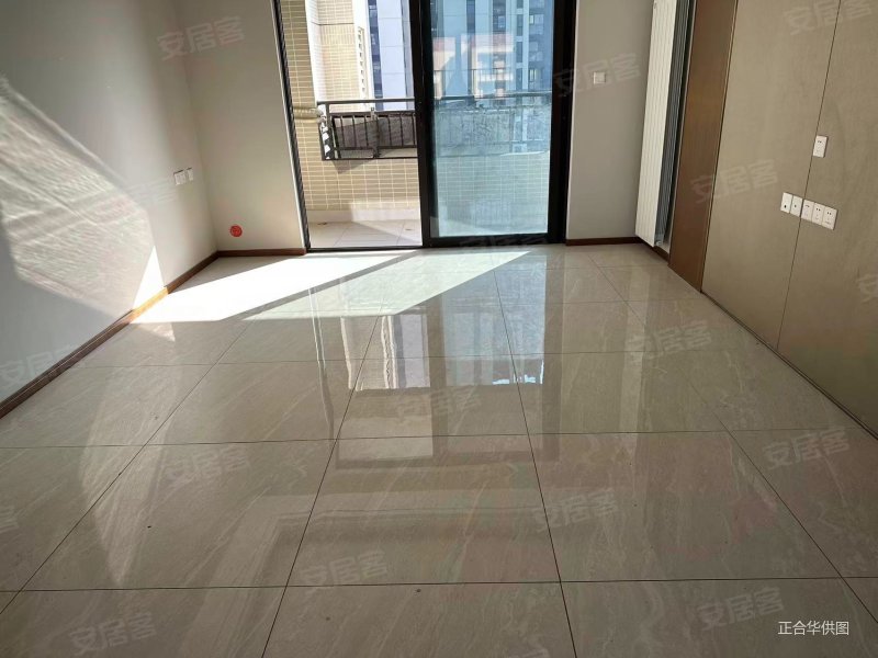 5号线地铁保利新武昌k4边户南北通透精装带暖气直接住