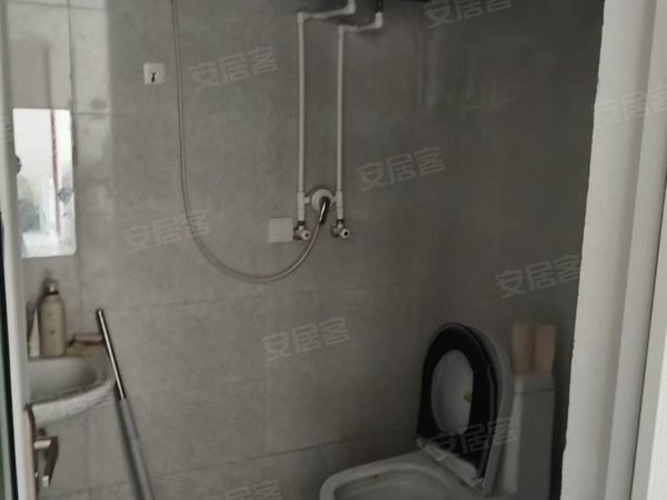 冠县烟庄街道烟庄南苑花园南苑花园三室两厅两卫带车位出租,家具家电齐全,随时看房出租房源真实图片