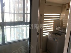 金地二期公寓一室一家电家具齐全950包物业费包宽带拎包入住。
