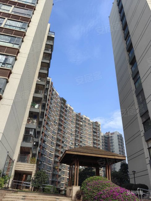 金田花园4室2厅2卫114.09㎡东南126万