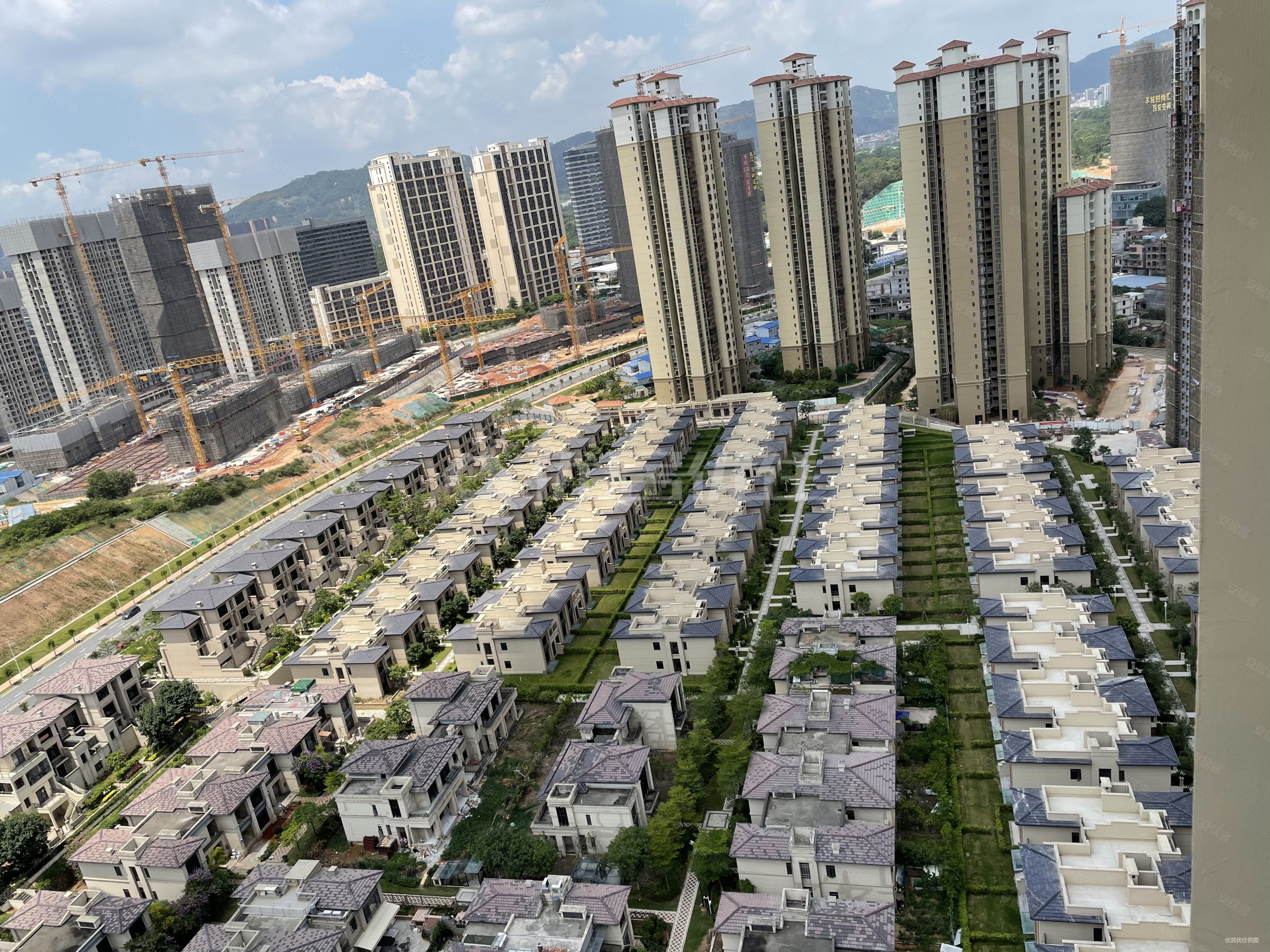 合景花漫里3室2厅2卫104.57㎡南185万