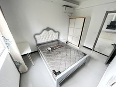 宝龙 中湾佳园 精装修 一室一厅 带阳台 拎包入住1500元