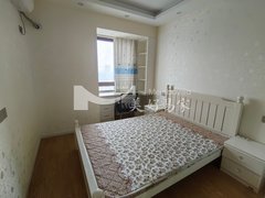 泰州海陵城东鹏欣领誉 精装三房 家具家电齐全 南北通透 万泰国际宫涵花园出租房源真实图片