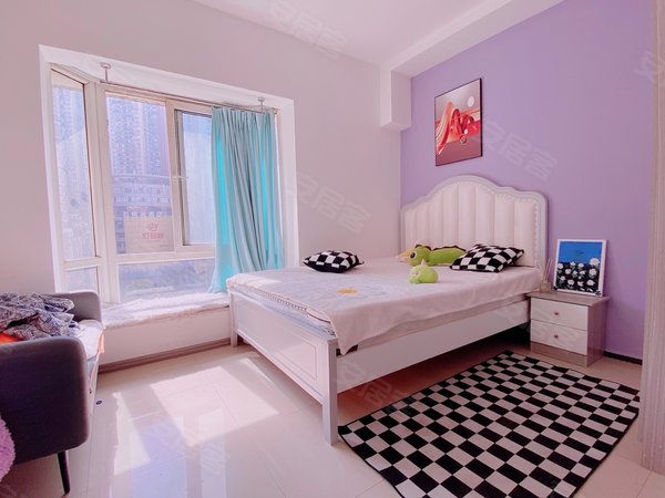 重庆渝中临江门都市丽景临江门附二院 主卧带卫 全女生合租 房间温馨