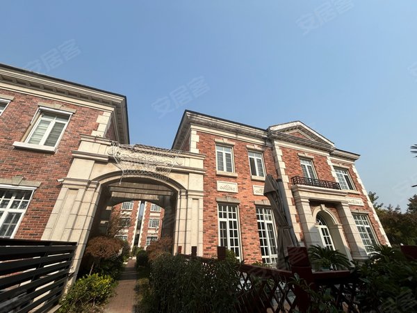 苏州吴中郭巷中海独墅岛(别墅)独墅湖边,超大独栋,500万豪华装修,私人