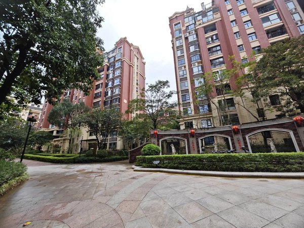 南宁青秀东盟商务中房翡翠湾青秀区脚下小洋楼,中房翡翠湾两房,特价