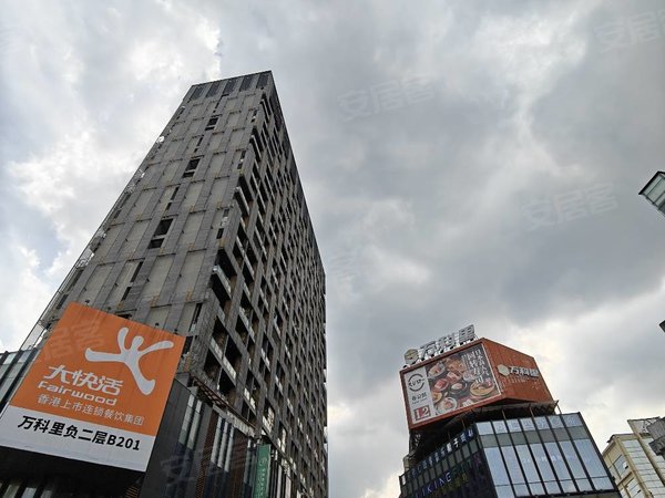 【多图】万科派,江燕路租房,万科里公寓中空复式一房 仅租4900元 可住