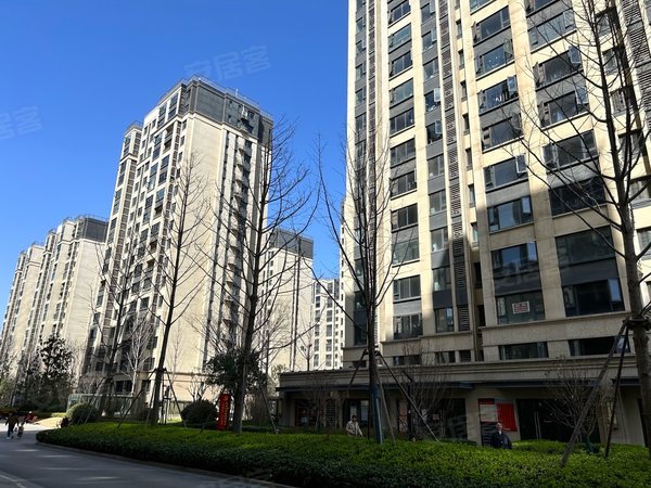 郑州金水福彩路融创中原大观桑园安置区急租 | 正弘城,cbd,精装三室一