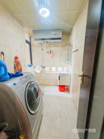 洛卡小城3室2厅2卫113.48㎡南北53万