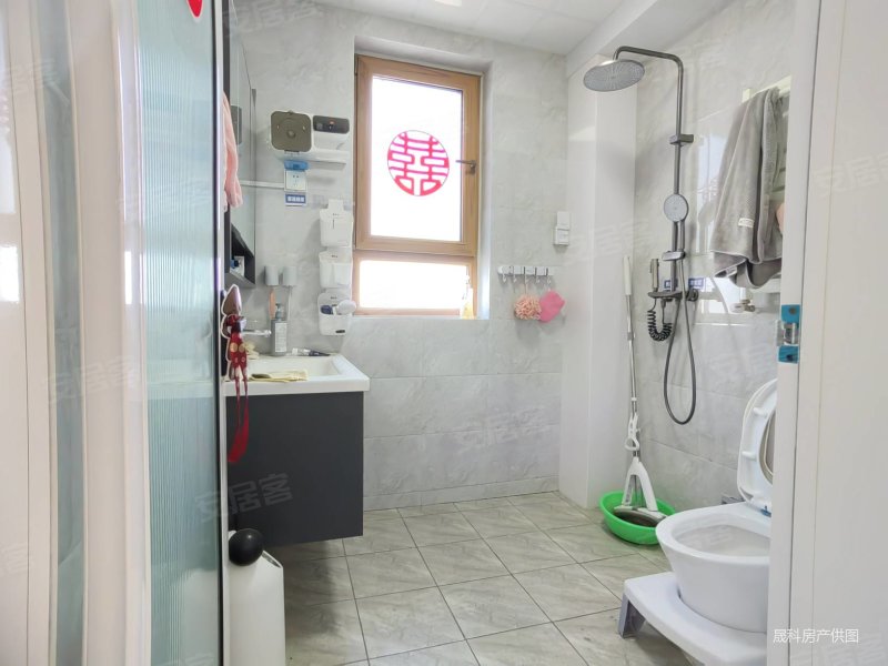 客厅亮堂干净!2020年房,恒信御峰二手房,57.