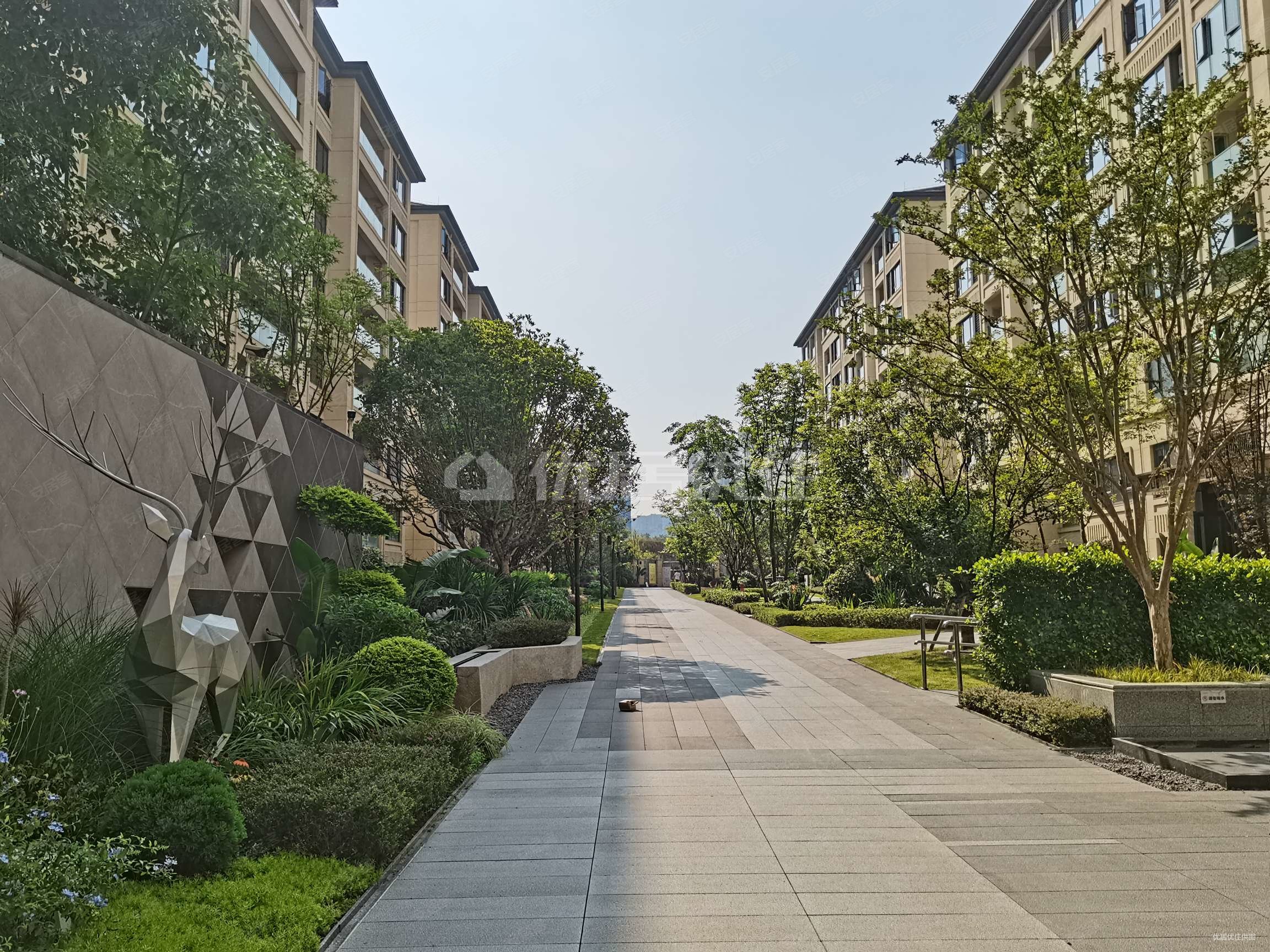 101平3居室170万元毛坯中交中央公园