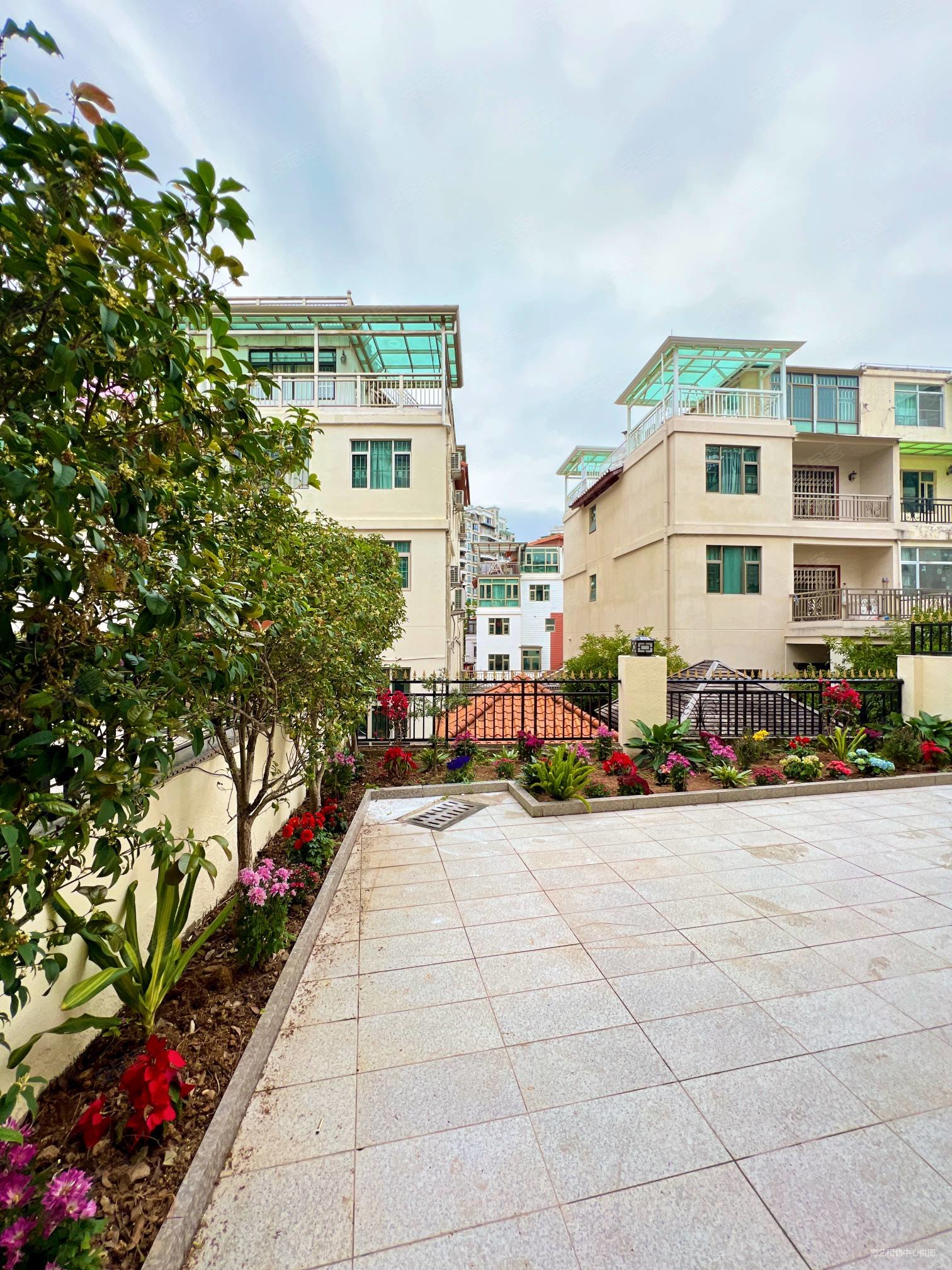 万科物业亨泰山庄双拼四层别墅七房二厅四卫全新装修