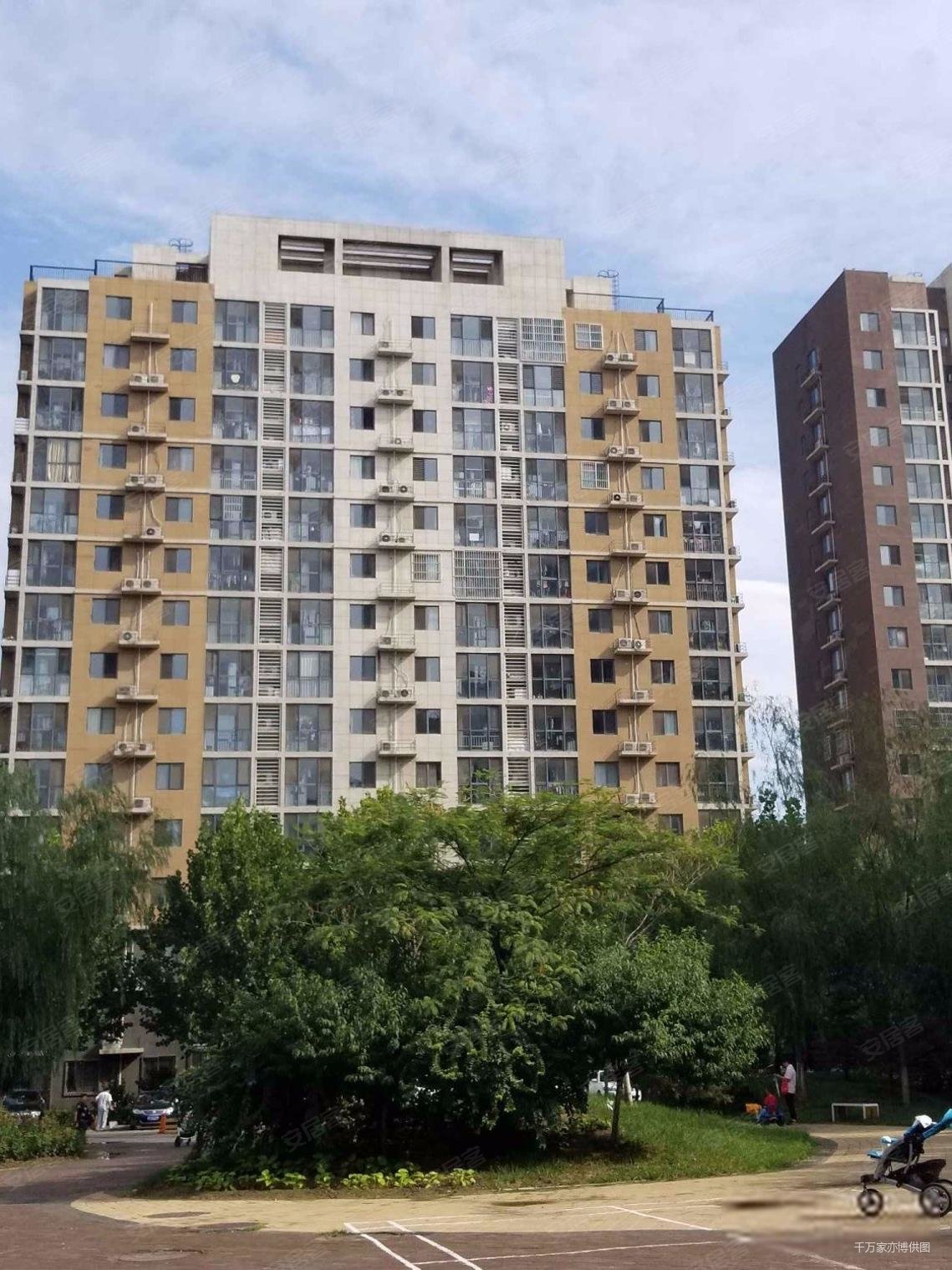 必卖好房现410w亦庄南海家园二里精装两居中间楼层