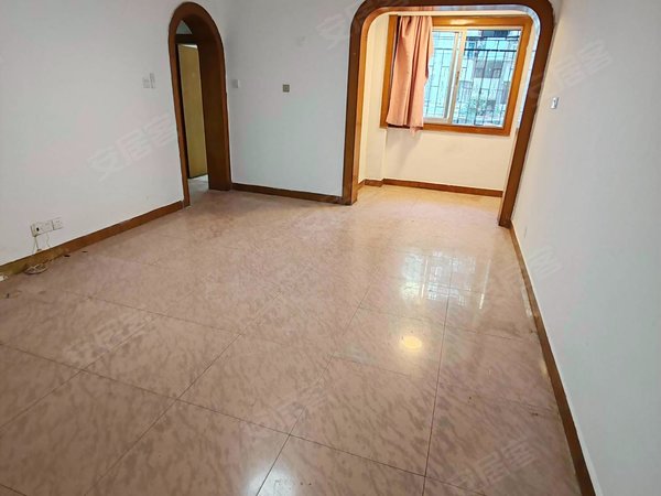 深圳罗湖泥岗红岗花园红岗花园 两房两厅 客厅出大阳台 二楼 朝阳