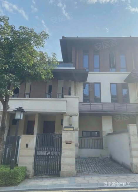 牧云溪谷(一期别墅)~大4居~有车位~落地窗送地下室经典户型