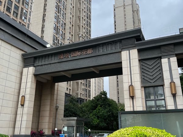 南宁良庆五象大道绿地国际花都平良地铁扣 总部基地附近 万象汇旁