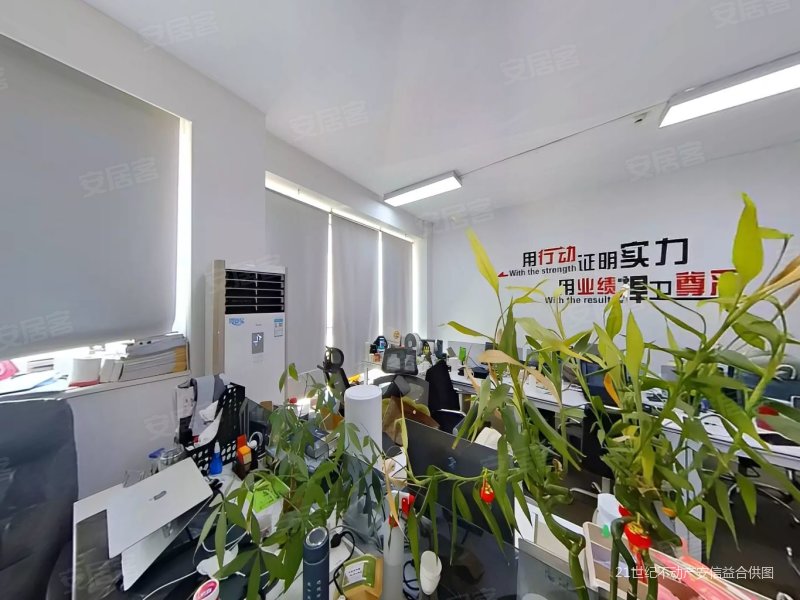 建外SOHO西区2室2厅2卫135.39㎡东北680万