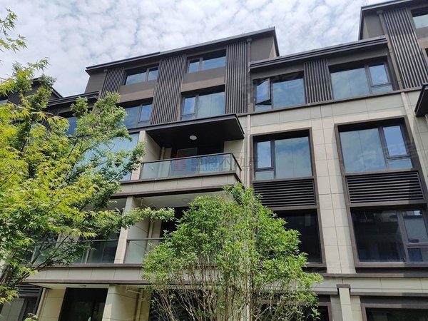 上海闵行马桥玖玺(别墅)玖玺(别墅) 4室2厅3卫 123平 电梯房 南北通透