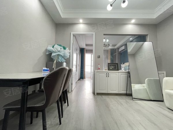 嘉兴桐乡桐乡市区宝凤大厦宝凤大厦1室1厅1卫精装朝南单身公寓.