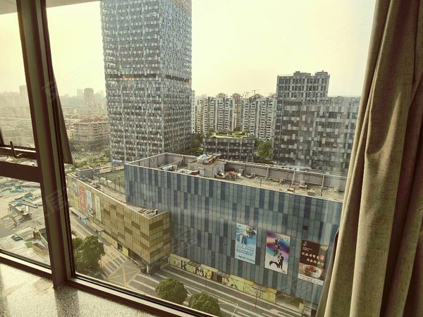 14号线真如,高尚领域精装主卧双飘窗,独立卫生间出租房源真实图片