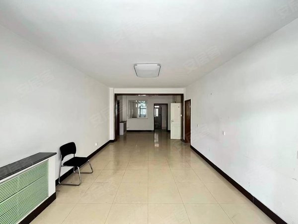 兰州城关东方红广场财政厅家属院(颜家沟)东方红广场 兰州一中附近 精装四楼 三室两厅两卫 随时看房出租房源真实图片