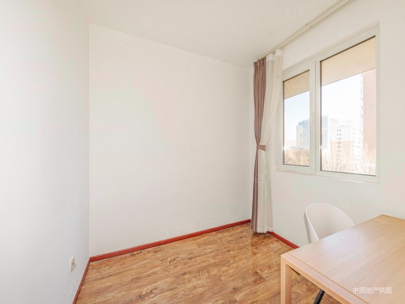 远洋沁山水3室1厅1卫88.22㎡东西779万