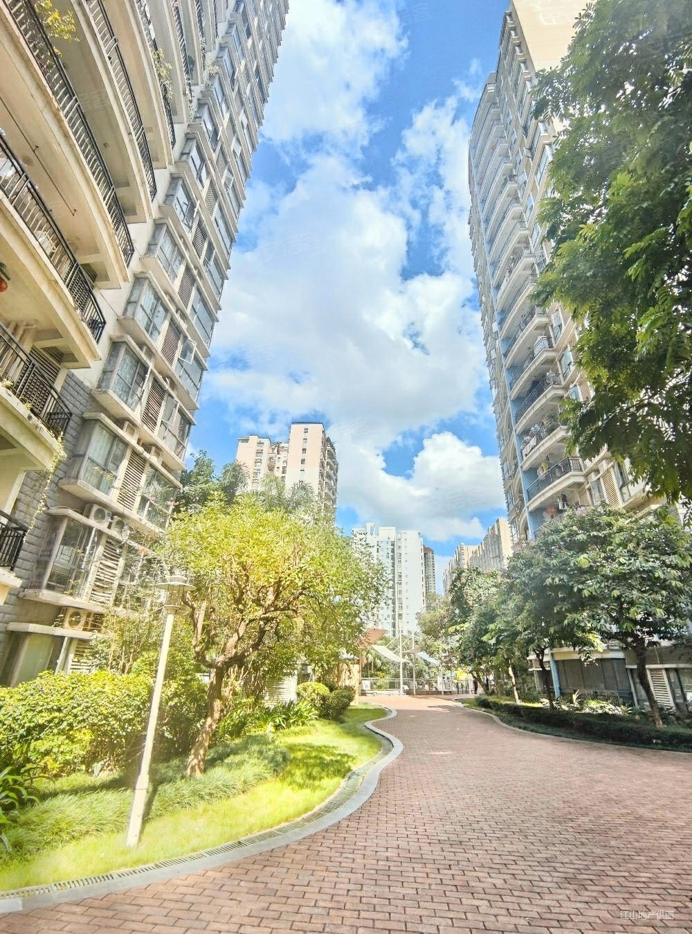 保利凤翔花园2室2厅1卫89.82㎡北133万