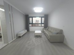 东海东海市区中央广场出租港丽锦绣江南纯东边户。三室两厅一卫，家具家电齐全。出租房源真实图片