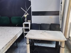 财富广场附近，出租温馨小屋，家具齐全，拧包入住