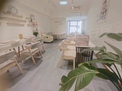 电梯口（美甲精致小店）小寨地铁口华旗国际62平一室大开新装修