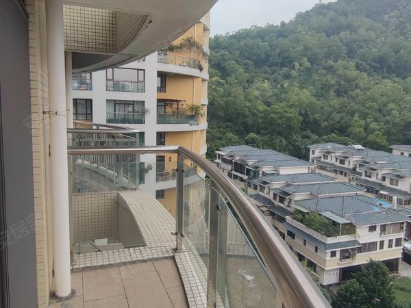 珠海香洲柠溪御龙山庄御龙山庄 4室2厅2卫  电梯房 精装修172平米出租