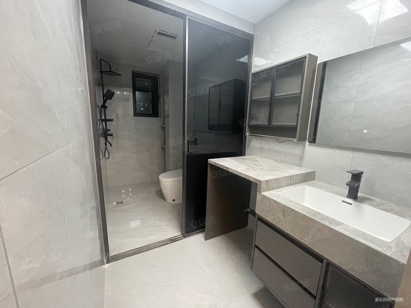 丝路花园二期3室2厅2卫140㎡南北79.8万