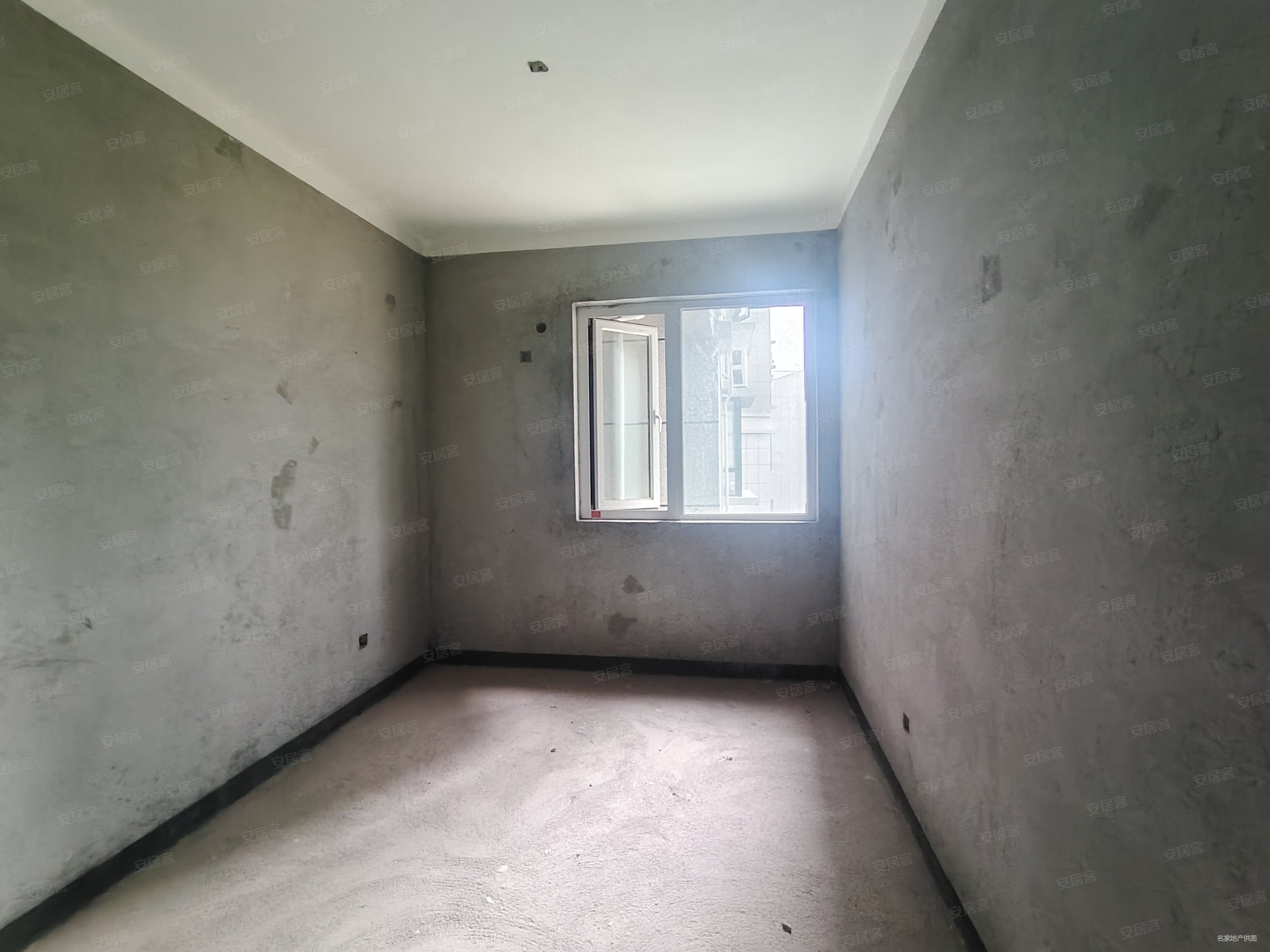 现房三室采光好 证在手 可谈