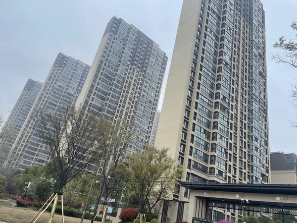 苏州常熟虞山林樾香庭(北区)近市区 林樾香庭 新出精装带地暖三房二卫