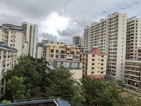 三亚崖州崖城镇南滨花园一房一厅一卫,南北通透,交通便利.