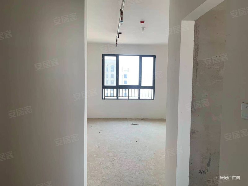 威廉公馆一梯一户三室两厅两卫南北通透可按揭随时能看