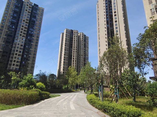 重庆江北寸滩华融现代城寸滩片区,五里坪枢纽站海尔工业园旁,华融精装