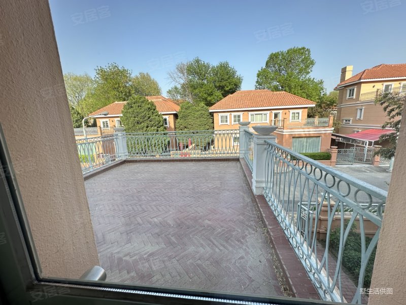 两层独栋,单层面积180平,位置好,拎包住,成本低,随时看,香江花园(别墅