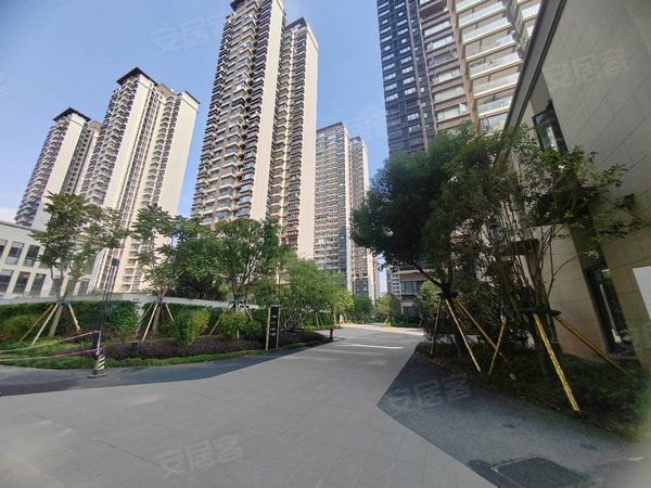 南宁良庆良庆镇五象澜庭府锦苑采光好南北通透学校旁边出租房源真实