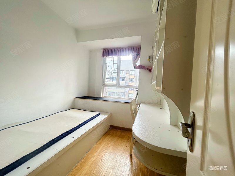 惠风同庆花园蜜糖镇 近地铁 精装修 三方户型 楼层采光很好