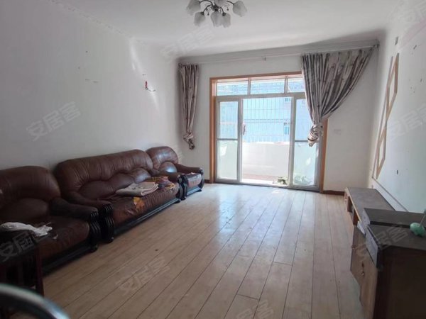 医院后面三室一厅家电齐全,拎包入住押一付一离广达金凤近,沙坪坝租房