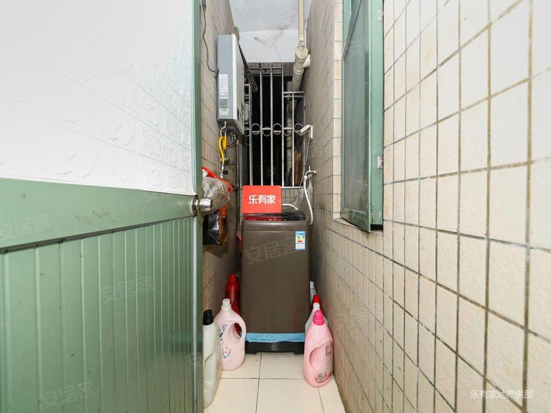 汇港名苑三房带跑马大阳台,看房方便装修不错