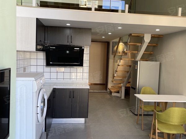 地铁一号线 吾悦广场loft公寓拎包入住 全新装修