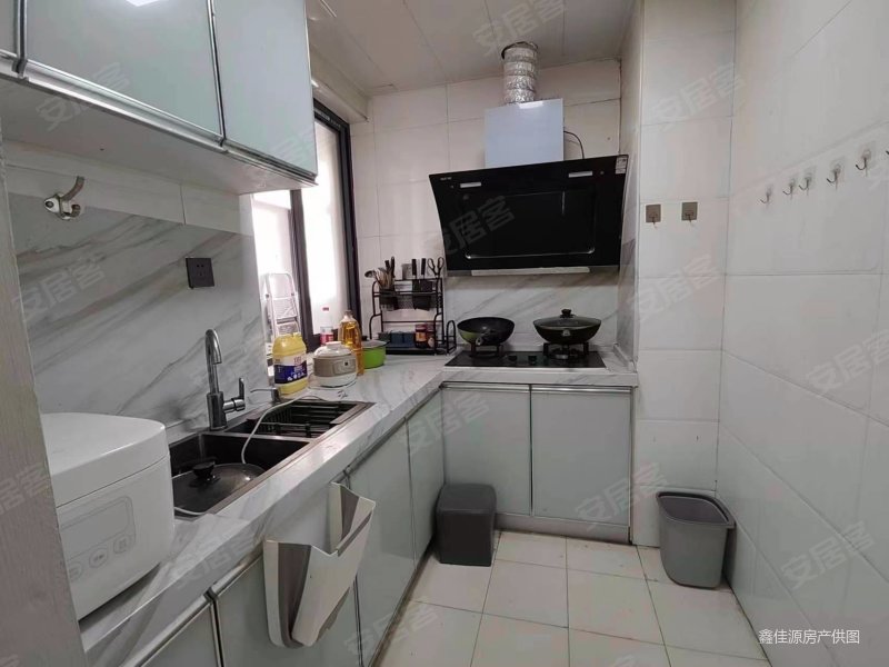 正地铁口 朝南精装两房 证件齐全 可以过户 中间楼层,汉口北一号公馆