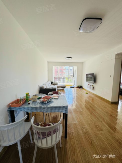 金海国际花园 商品房 南北通透 刚需小三居 集中供暖 电梯房